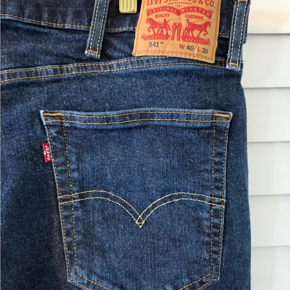 Levi’s 541 Dark Wash ATHLETIC TAPER FIT MEN'S JEANS Size 40 X 30 - Picture 11 of 13